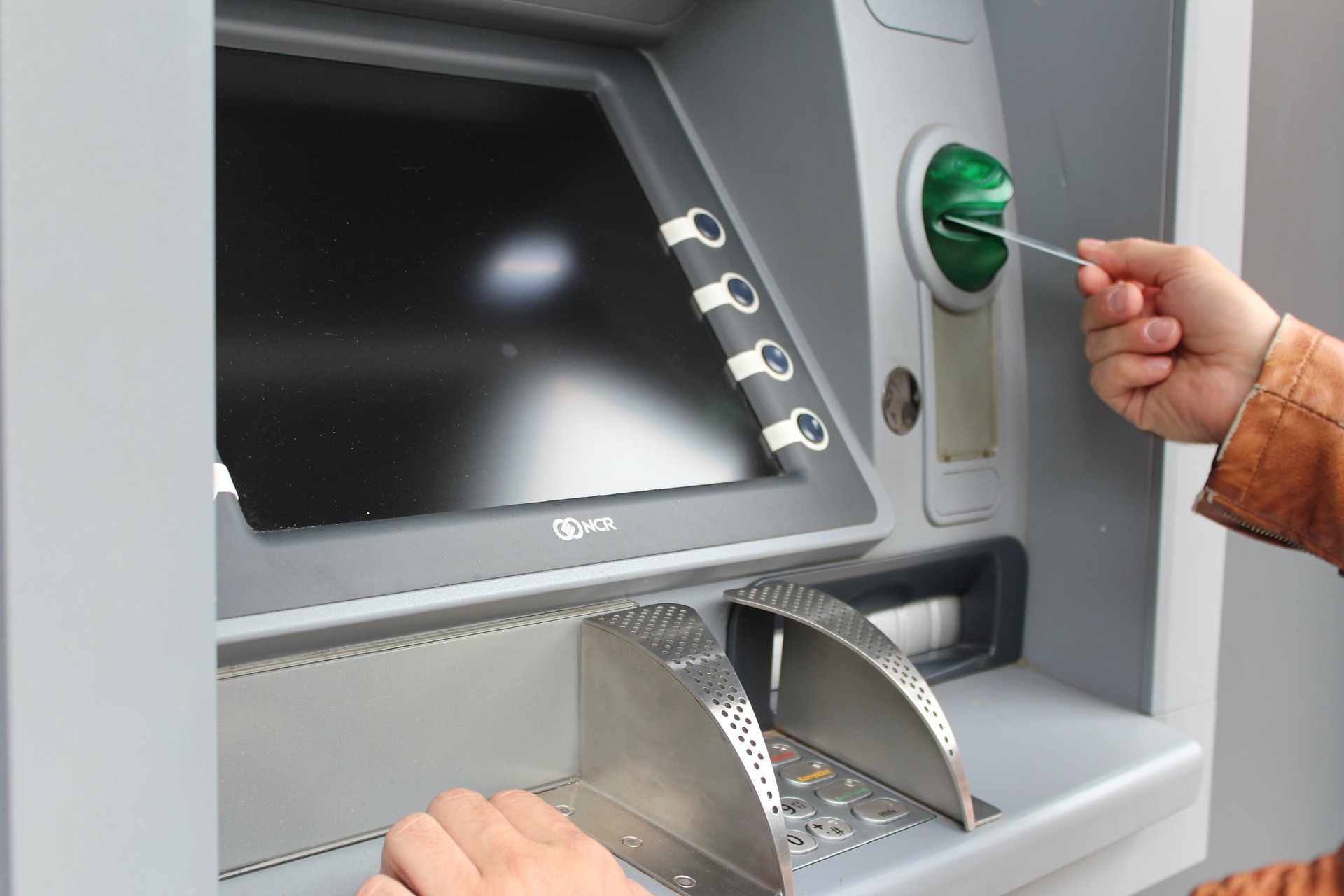 Increasing in ATM fees: Arguments of the bank and the users