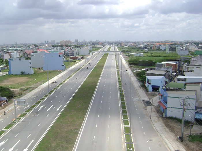 Vietnam looks to private sector to fund infrastructure